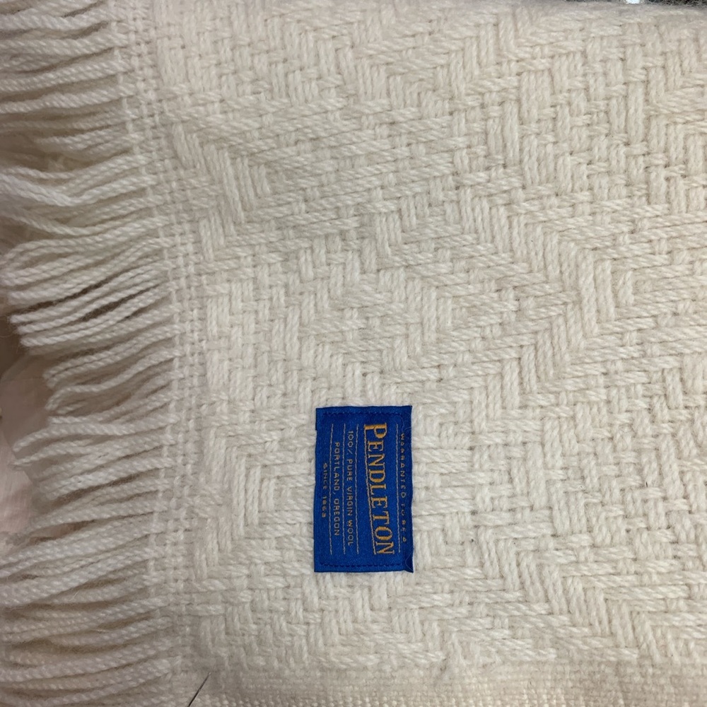 Pendleton Wool Throw - Picture 3 of 4